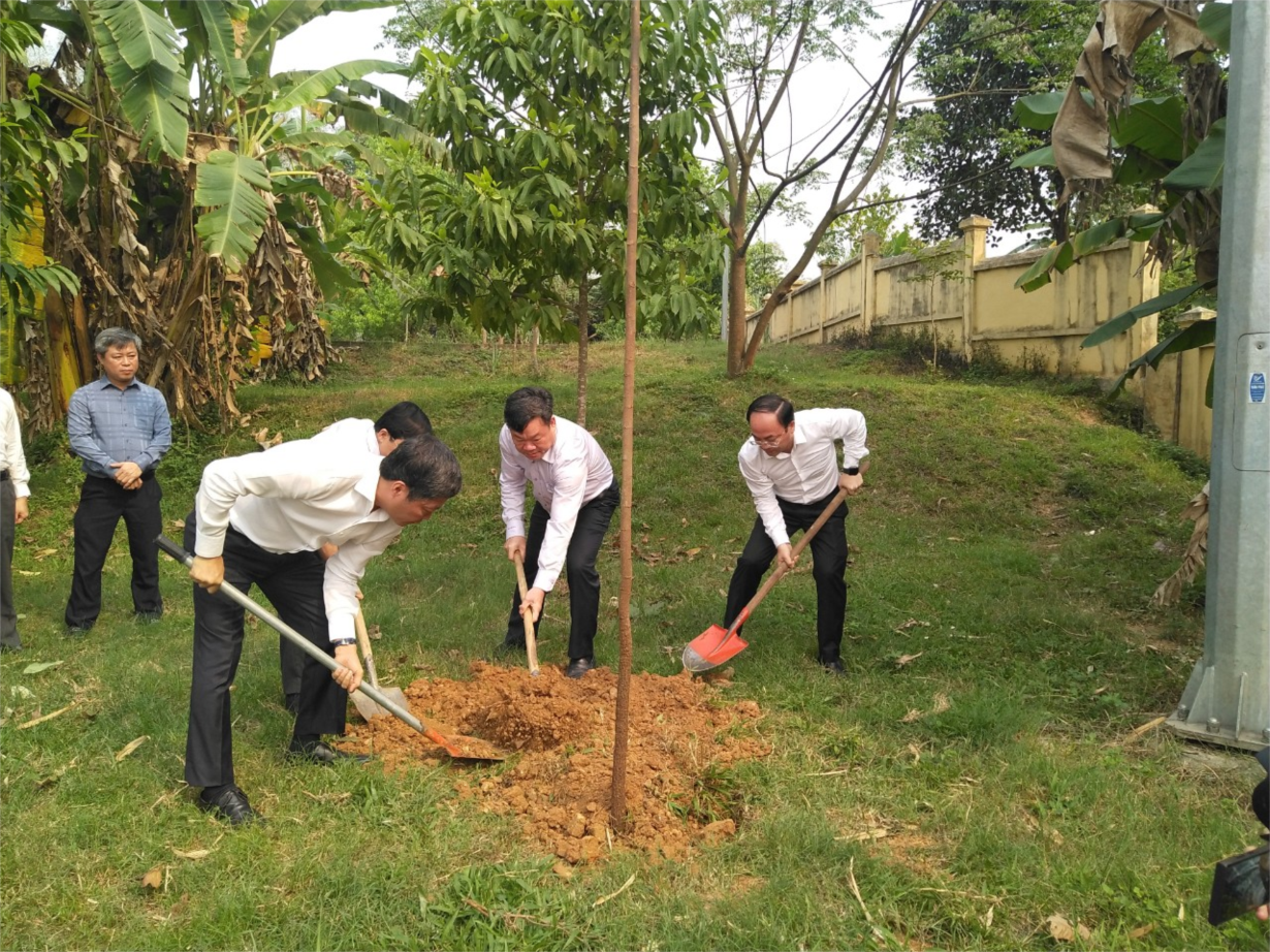 Bắc Kạn kiến nghị một số chính sách để người dân có thể “sống” được từ rừng (23/3/2023)